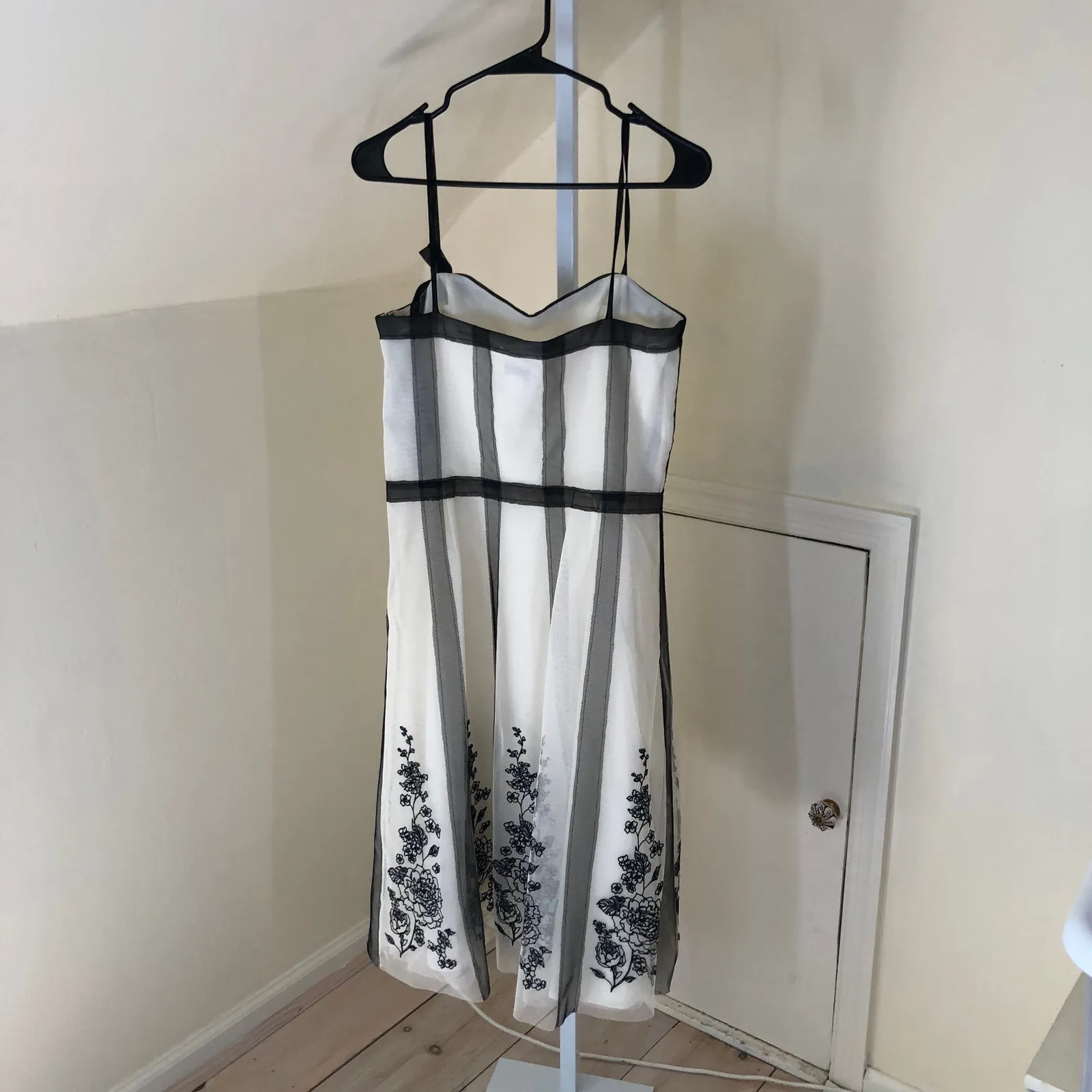 Ann Taylor LOFT EUC Women's Black Cream Embroidered Formal Dress Mesh Overlay 8 - Image 5