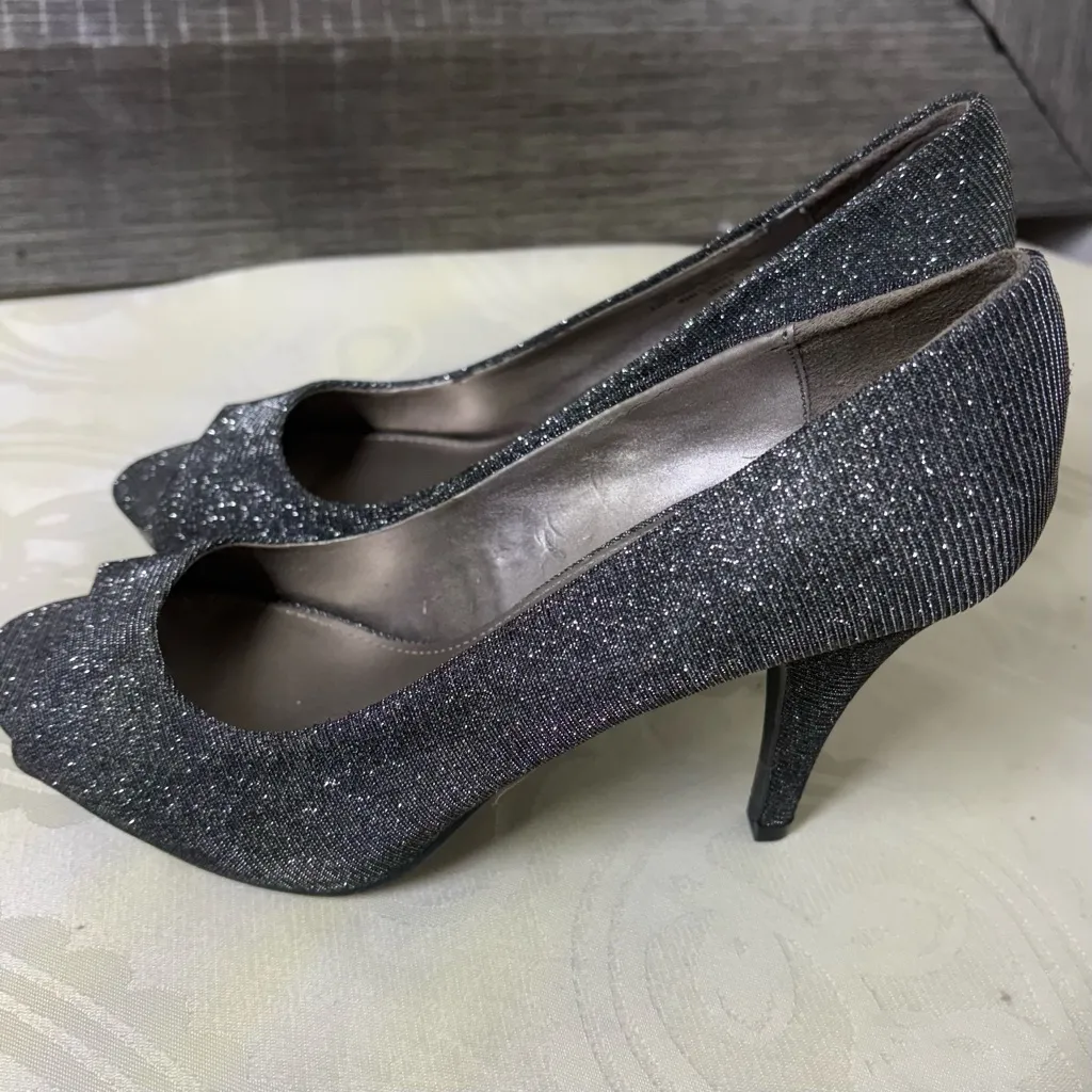 Chic Silver Glitter Heels Size 8 - Image 12