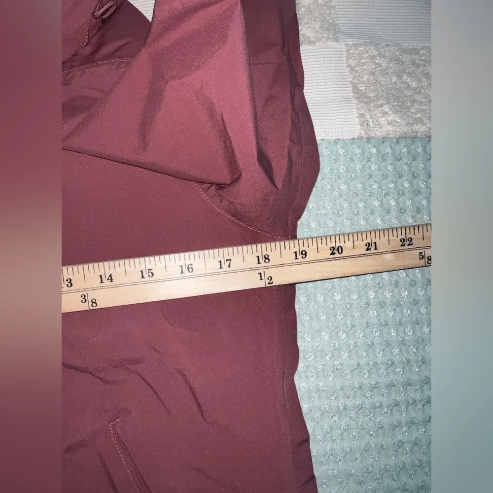 Northface Dryvent Dusty Rose Jacket
Size Small - Image 5