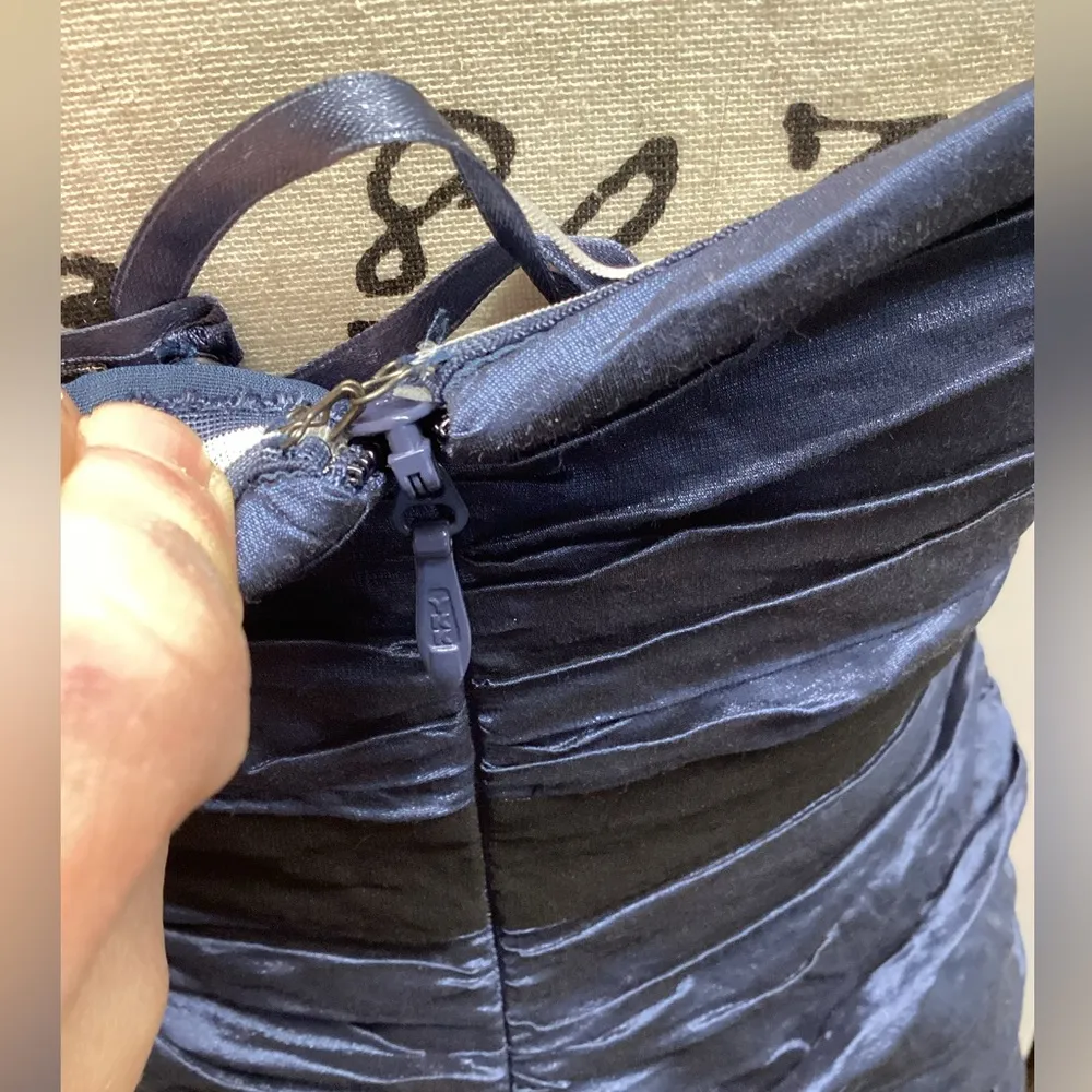 BCBGMaxaZria dress. Size 8 - Image 13