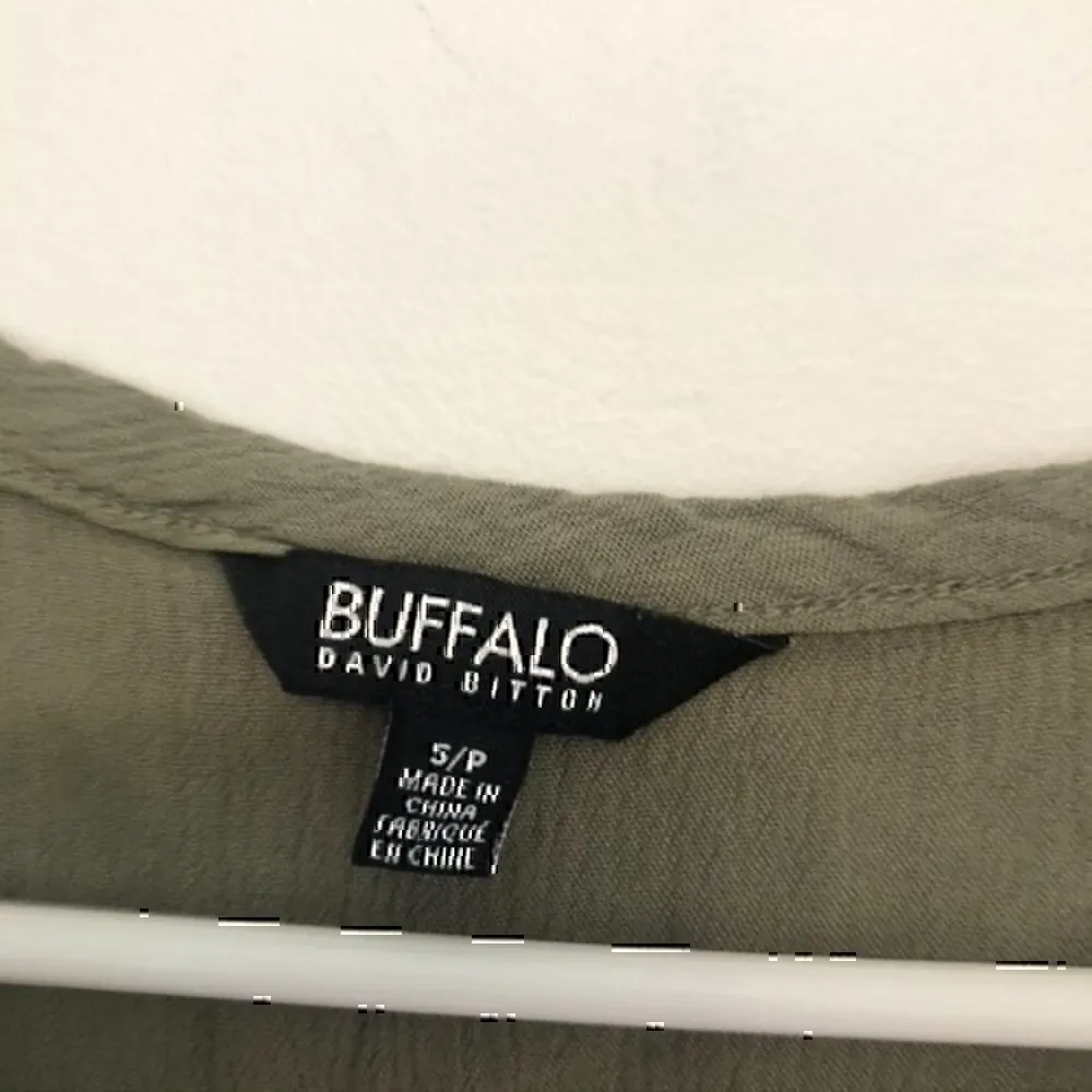 Buffalo David Bitton  V-Neck Short Cap Sleeve Top Solid Olive Green Boho Small S - Image 4