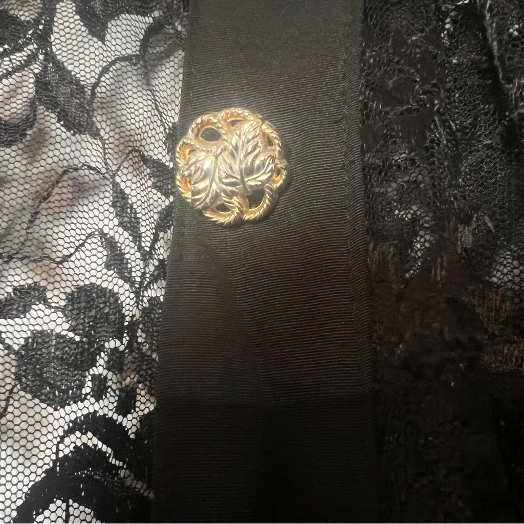 Vintage Lisa’s Cardigan Black Lace Short Sleeve Open Front Gold Buttons Size XXL - Image 9