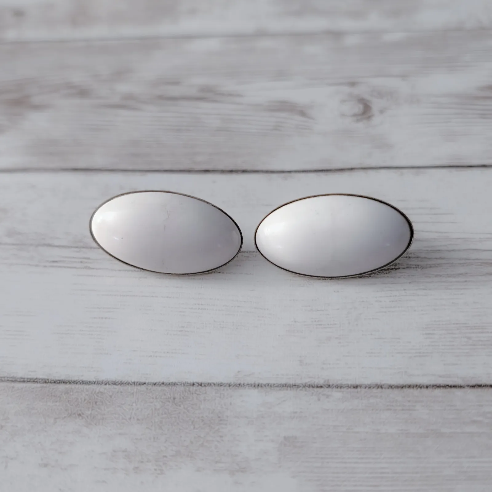 Vintage Sarah Coventry Clip On Earrings Elongated Oval White - Image 2