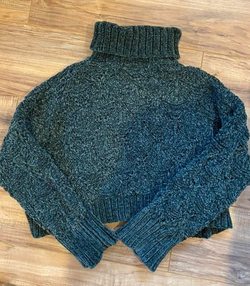 Green Turtleneck Cropped Sweater  - Image 4