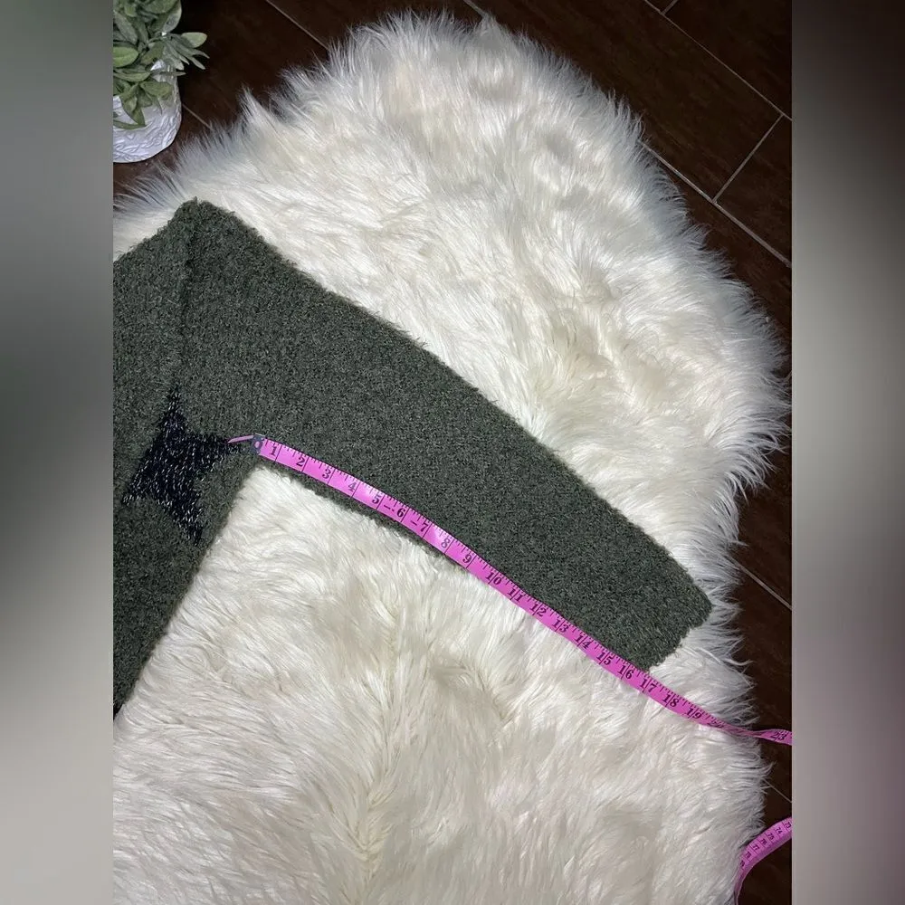 Moral Fiber olive green w/black and silver stars fuzzy sweater sz 1X - Image 7