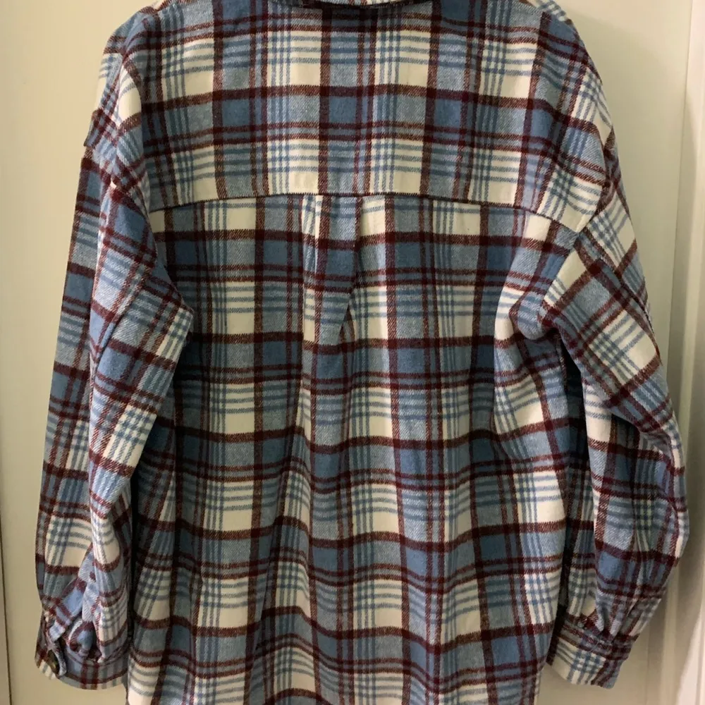 Oversized Plaid Buttoned Shacket in Cream/Blue - Image 2