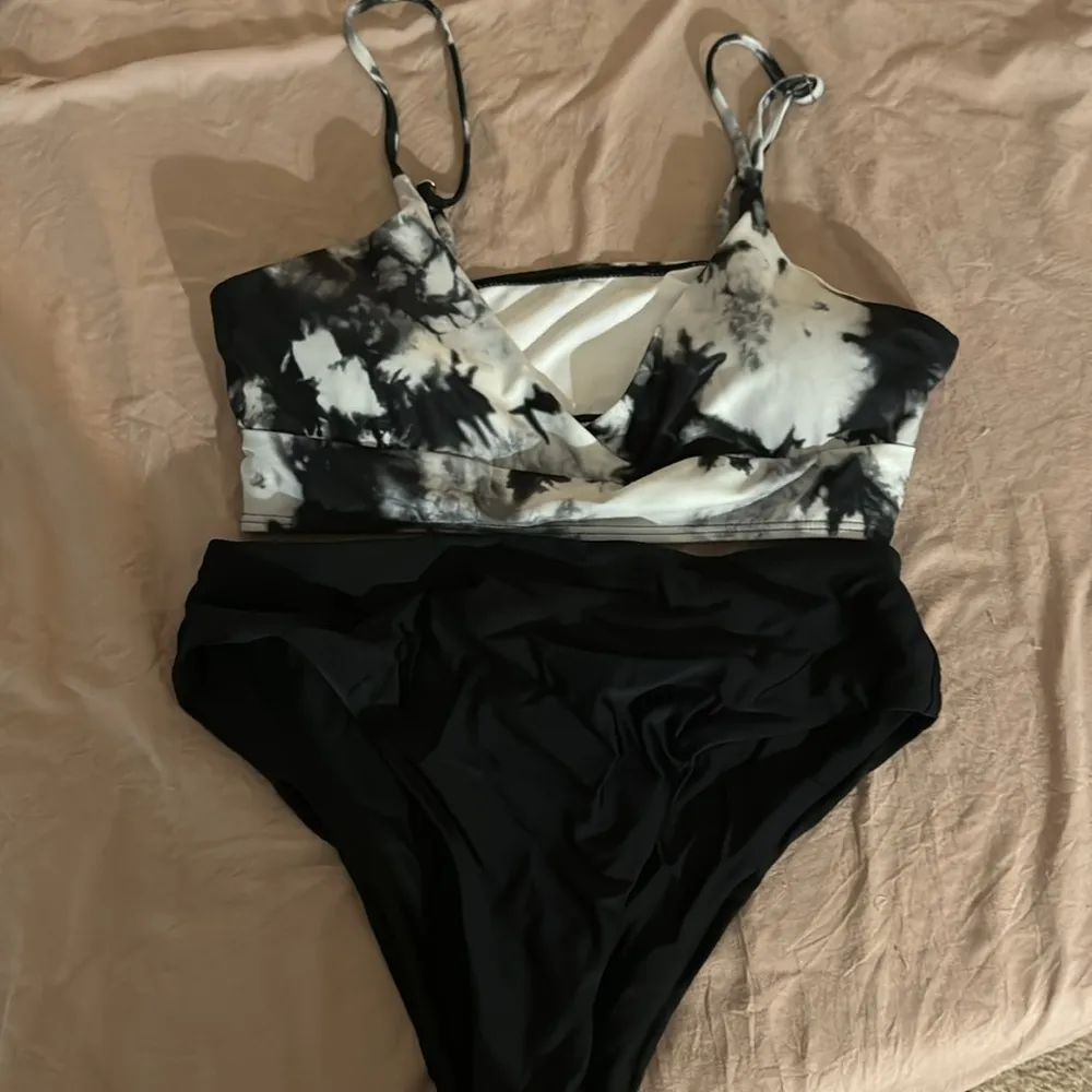 Shein Black and White Tie Dye Bikini - Image 3