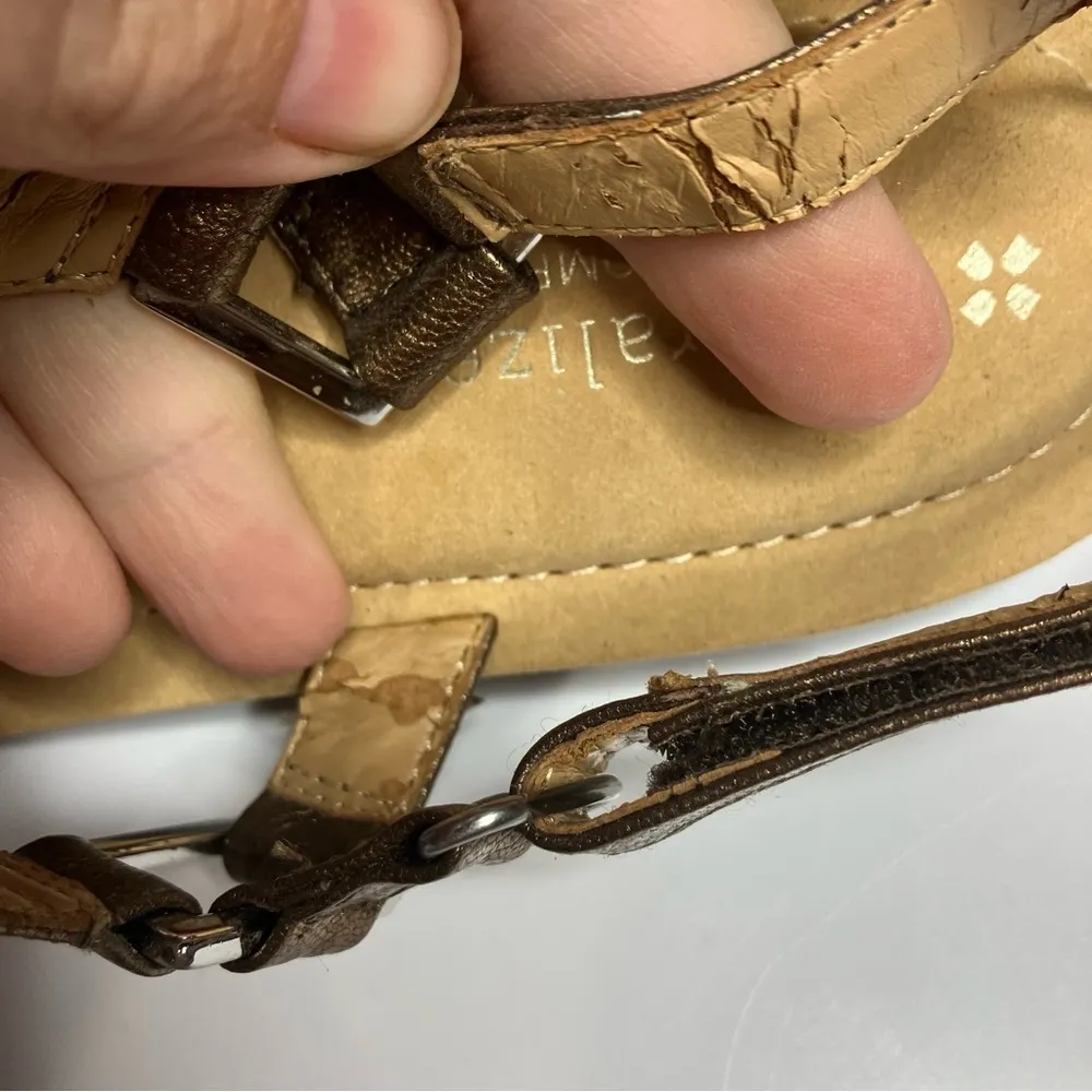 Naturalizer metallic leather t-strap sandals size 8 - Image 4