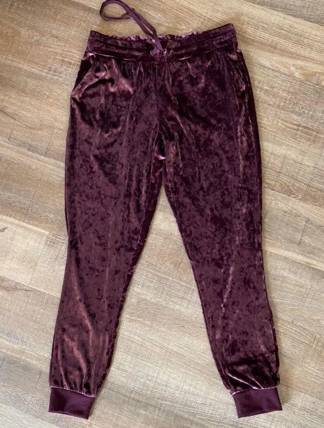 Velvet Joggers And Shirt Set - Image 4