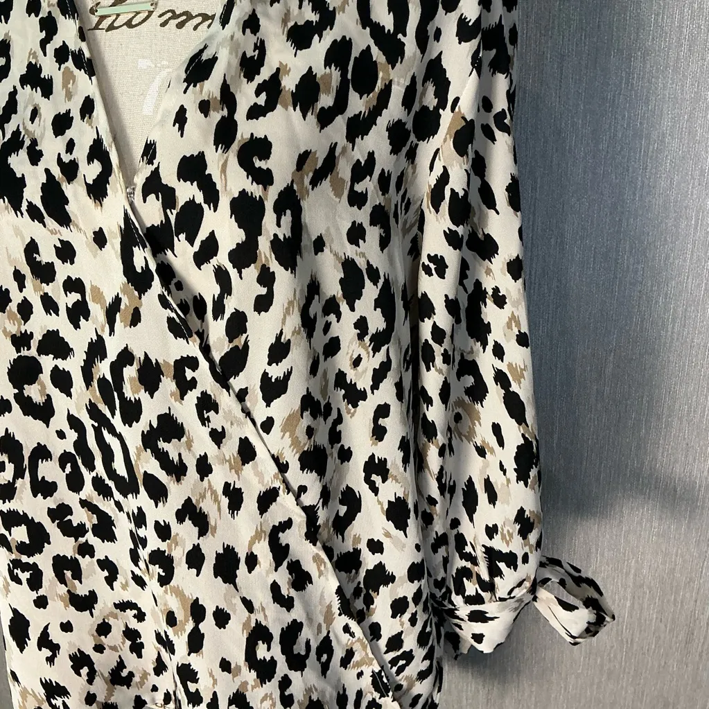 She+Sky Leopard Print Wrap Blouse Size Large - Image 3