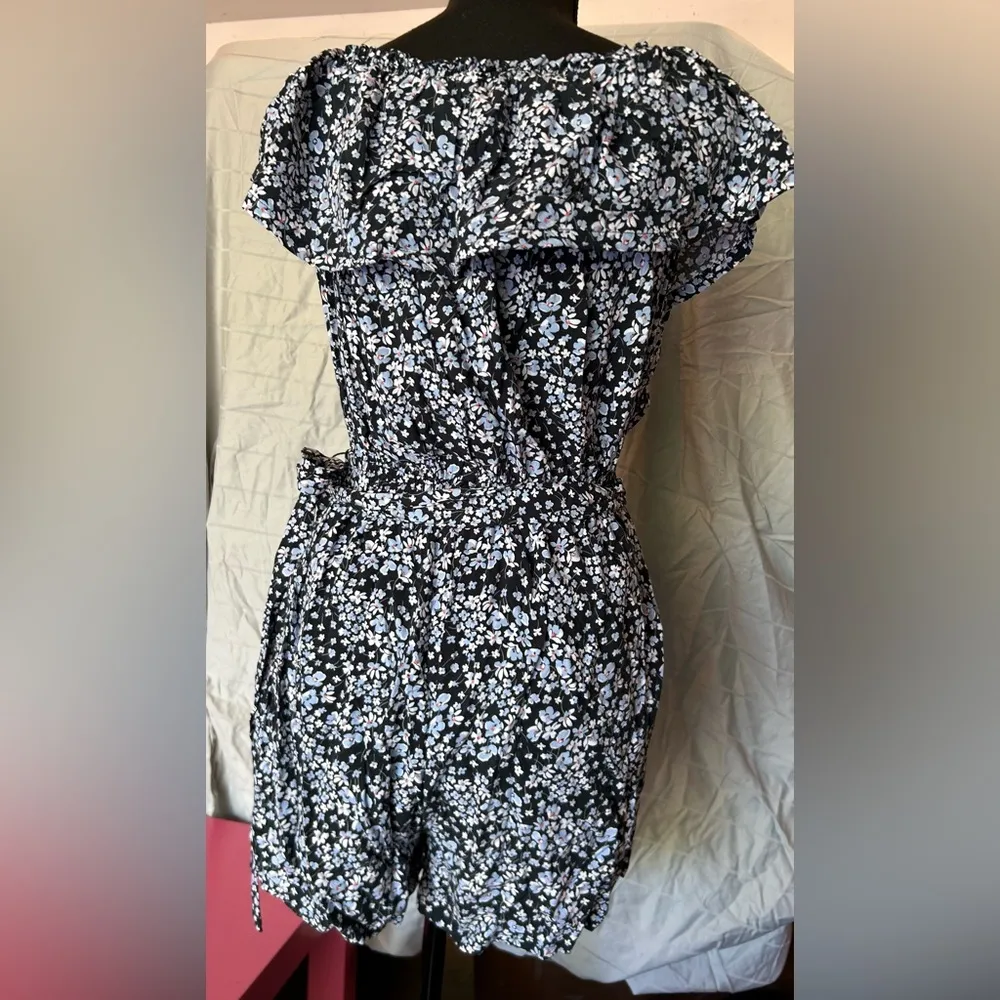 H&M Blue and White Floral Romper - Image 3