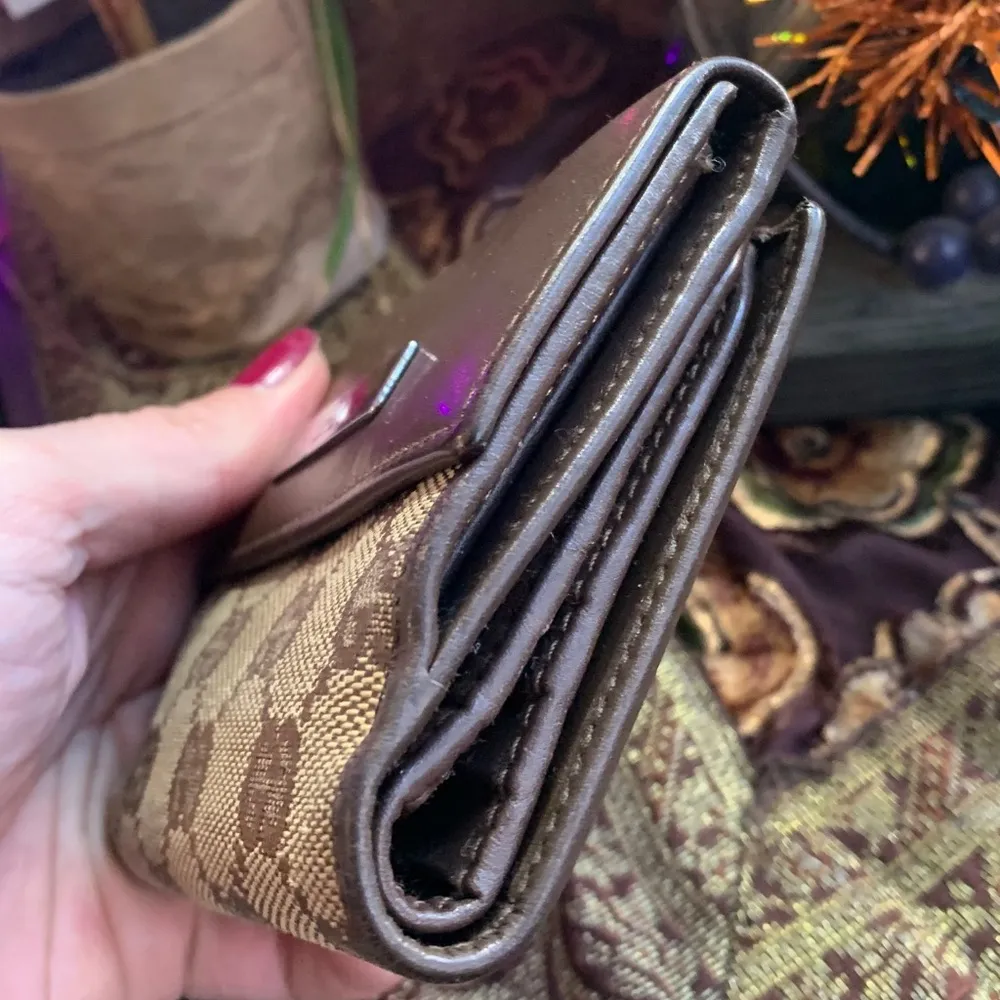 Authentic GUCCI Monogrammed interlocking GG canvas / leather snap card / wallet - Image 11