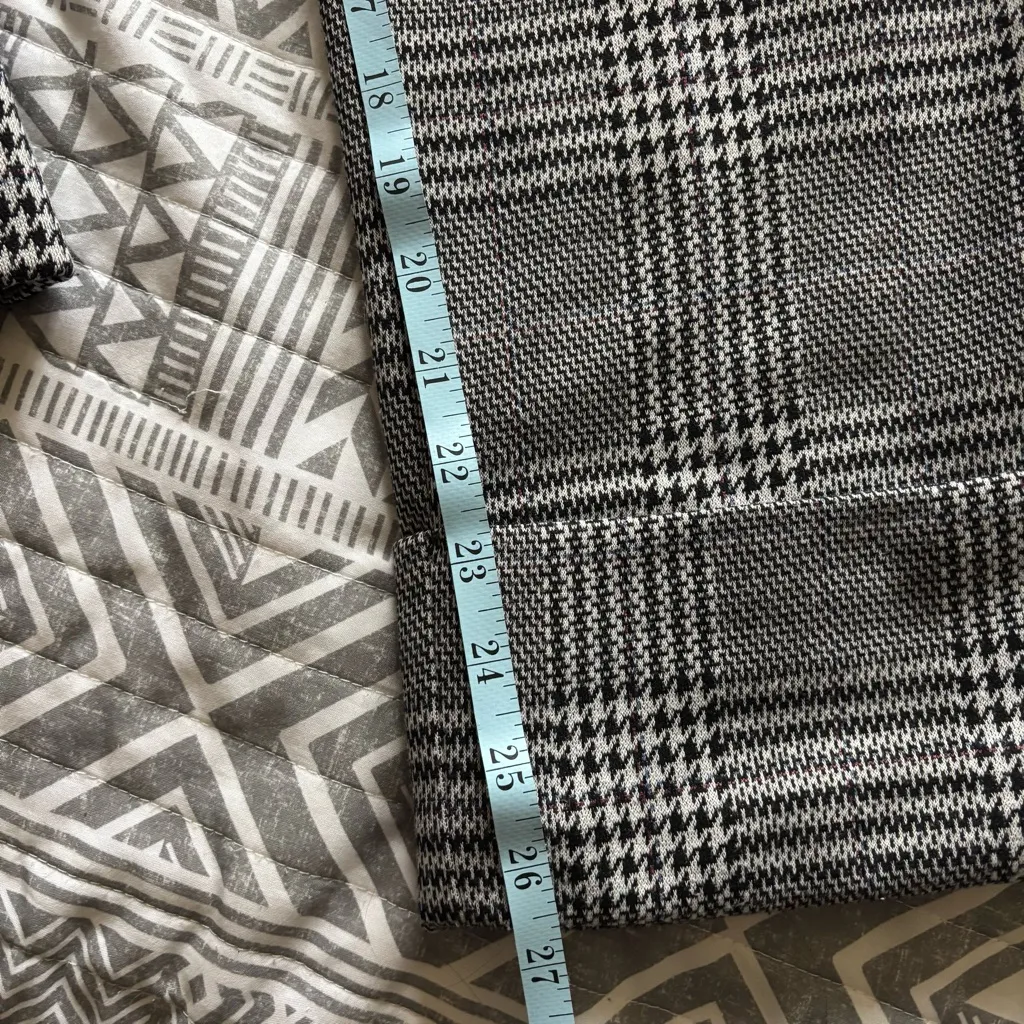 Laundry By Shelli Segal Black and White Textured Pants - Image 5