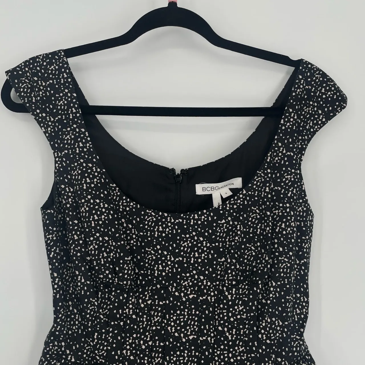 BCBGeneration Women's Black & White Scoop Neck Fit & Flare Mini Dress Size S‎ - Image 3