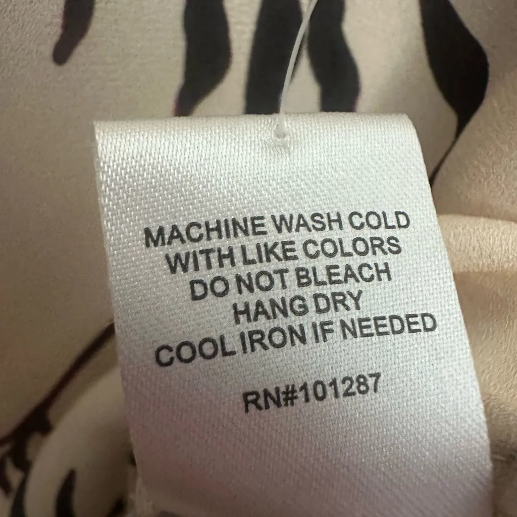 Alexia Admor Lori Top In Oat Floral Size Medium Button Front FLAW - Image 6