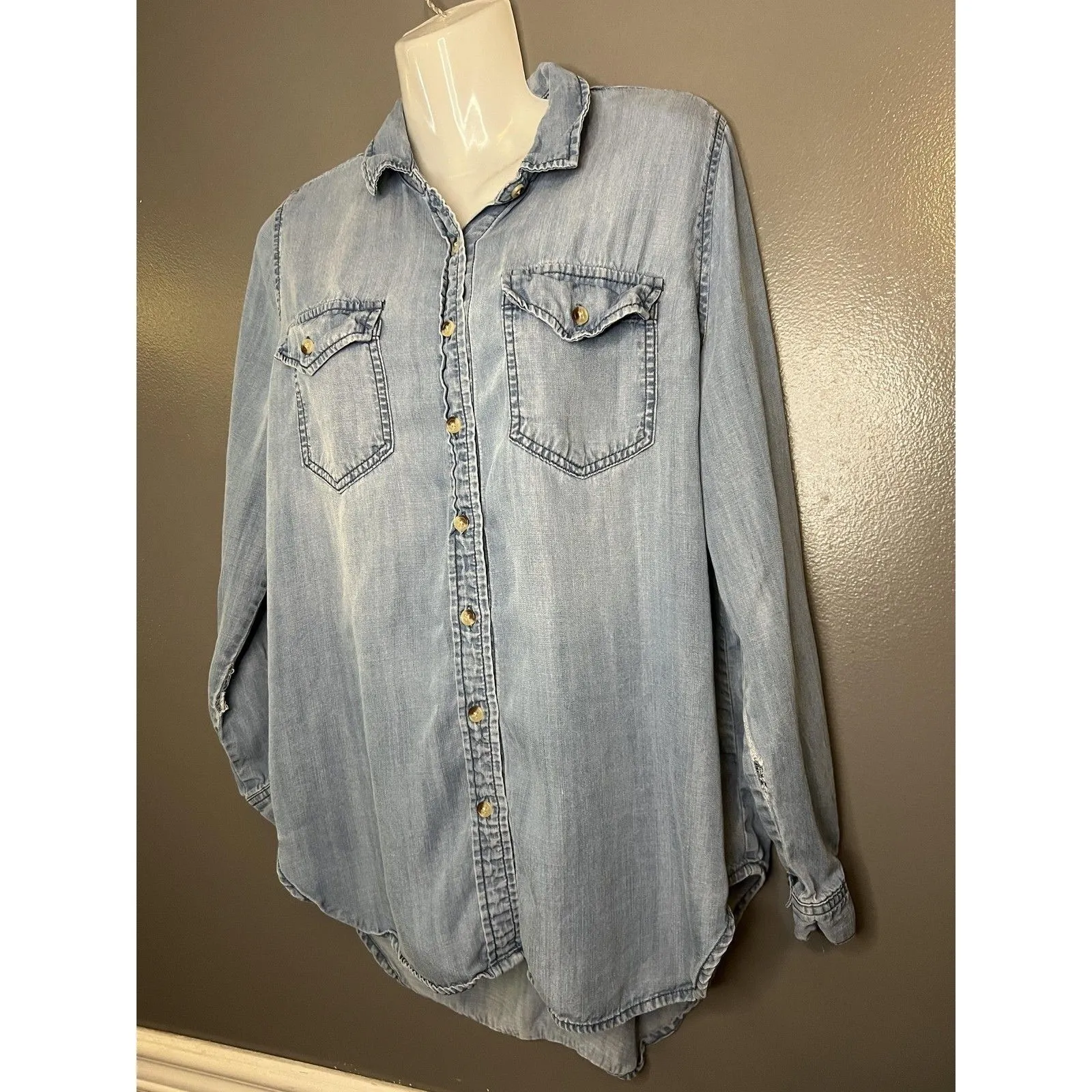 BDG  Shirt Womens Small Blue Lyocell Chambray Button Front Tunic Top Embroidered - Image 4