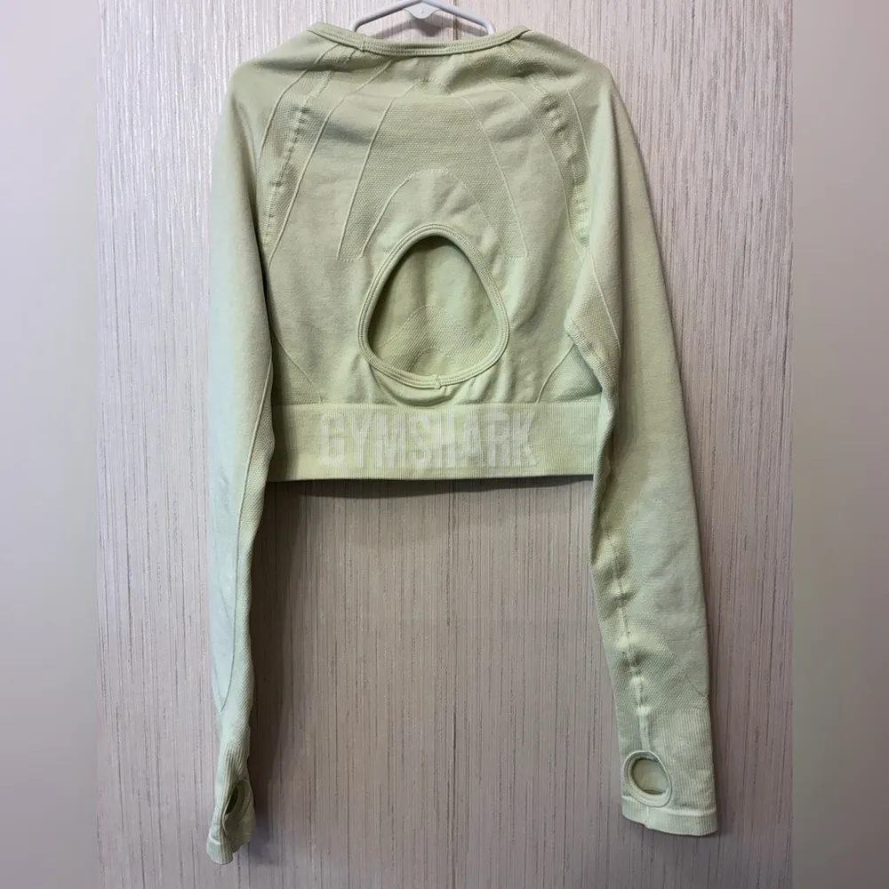 Gym Shark Shirt Women's S Pale Green Long Sleeve Cropped Thumb Holes Open Back - Image 2