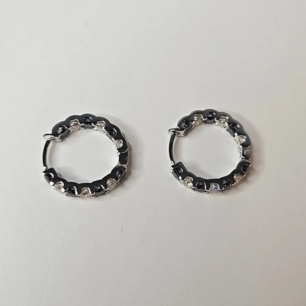 In and Out Black and White Moissanites - Image 2