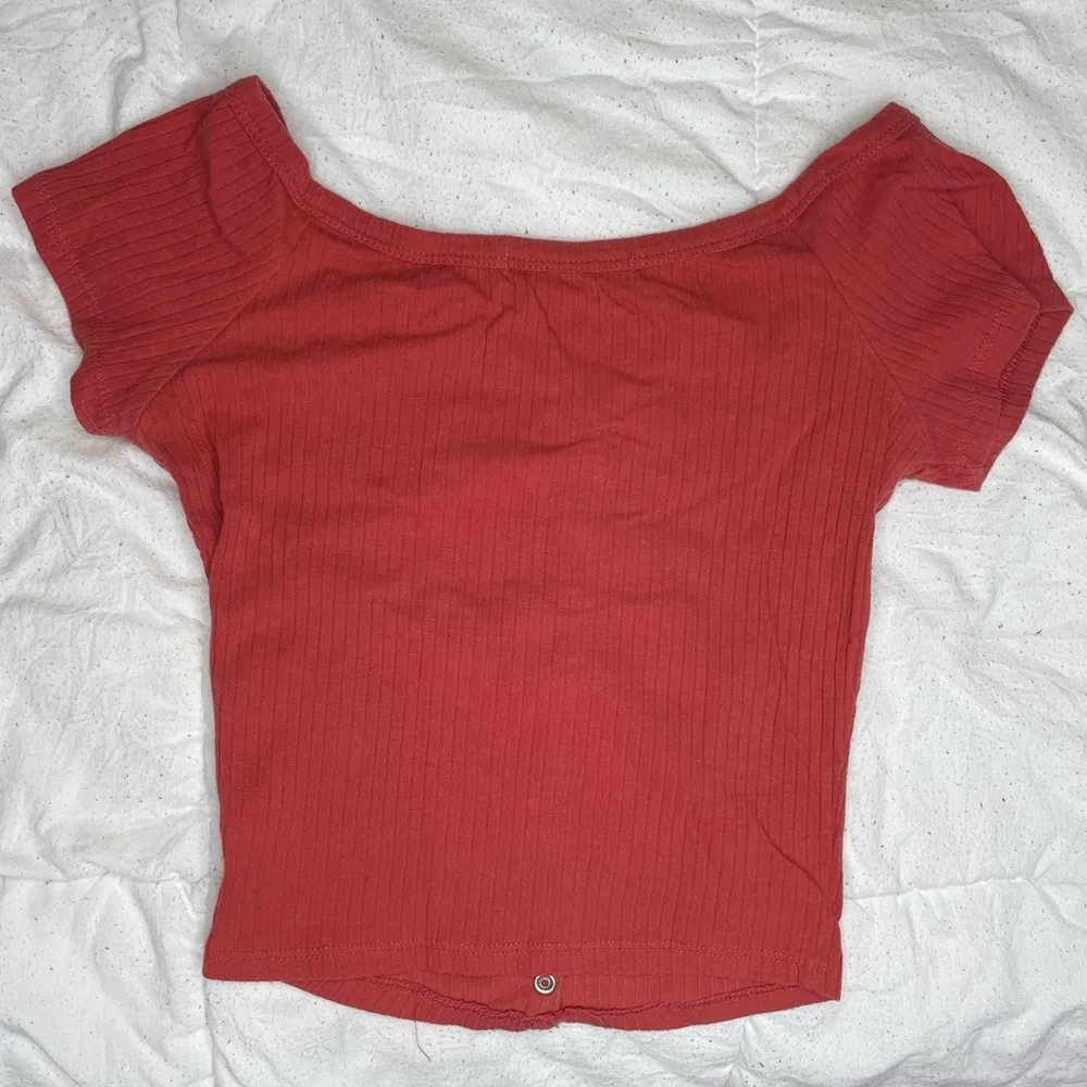 Red Cropped Button Down Style Top - Image 2