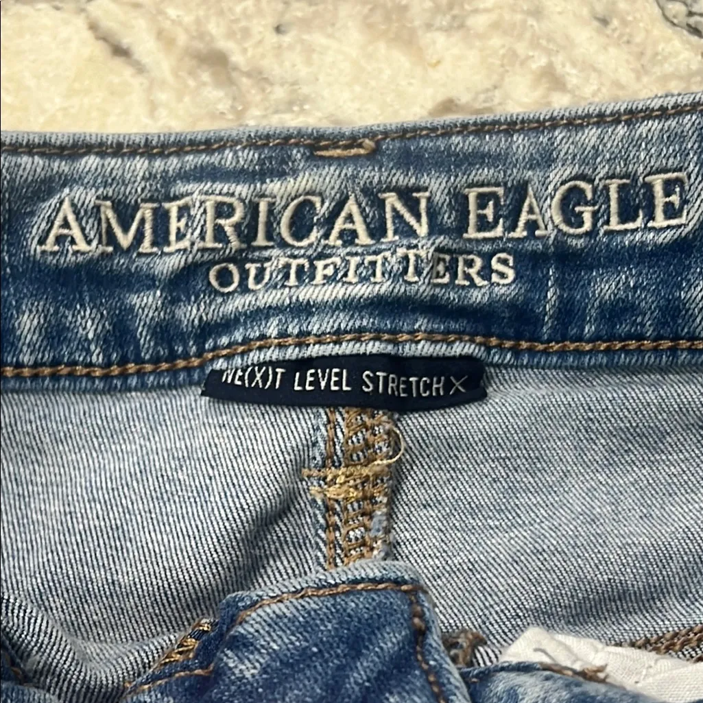 American Eagle Outfitters Light Blue Distressed Jean Shorts w/Frayed Hem, Size 6 - Image 8