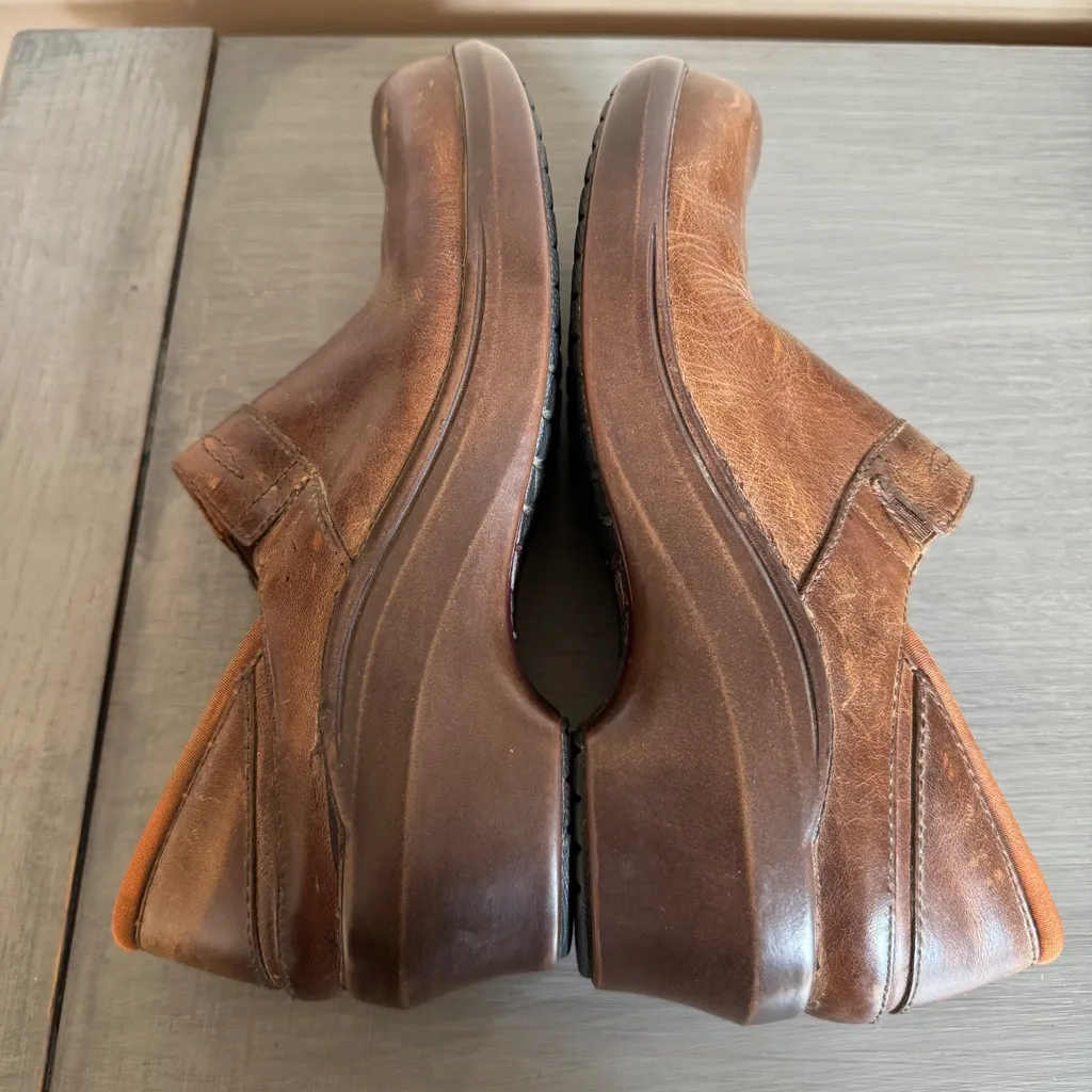 Ariat Shoes Womens 7 1/2 Brown Leather Santa‎ Cruz Comfort Slip On Clogs - Image 4