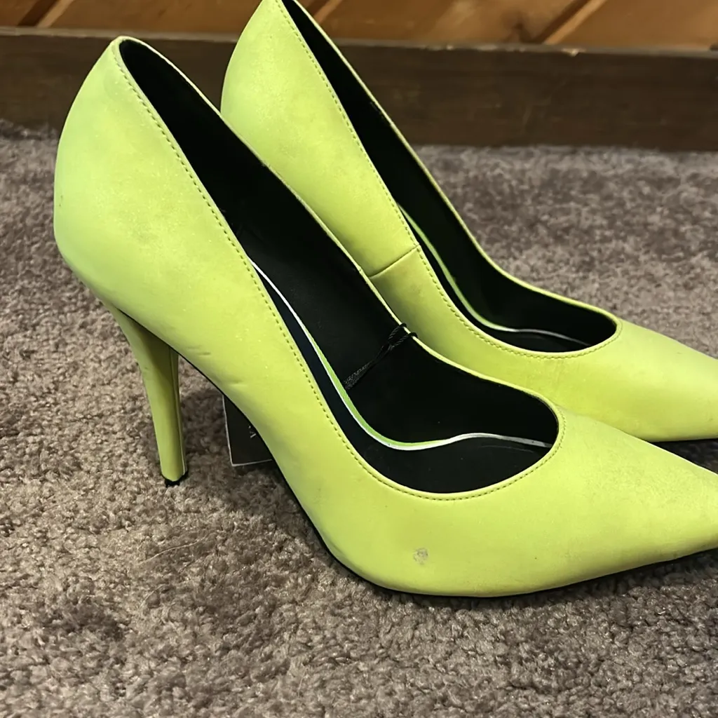 Zara Trafaluc Neon Yellow Faux Leather Stilletto Pump Heels NWT - Image 5