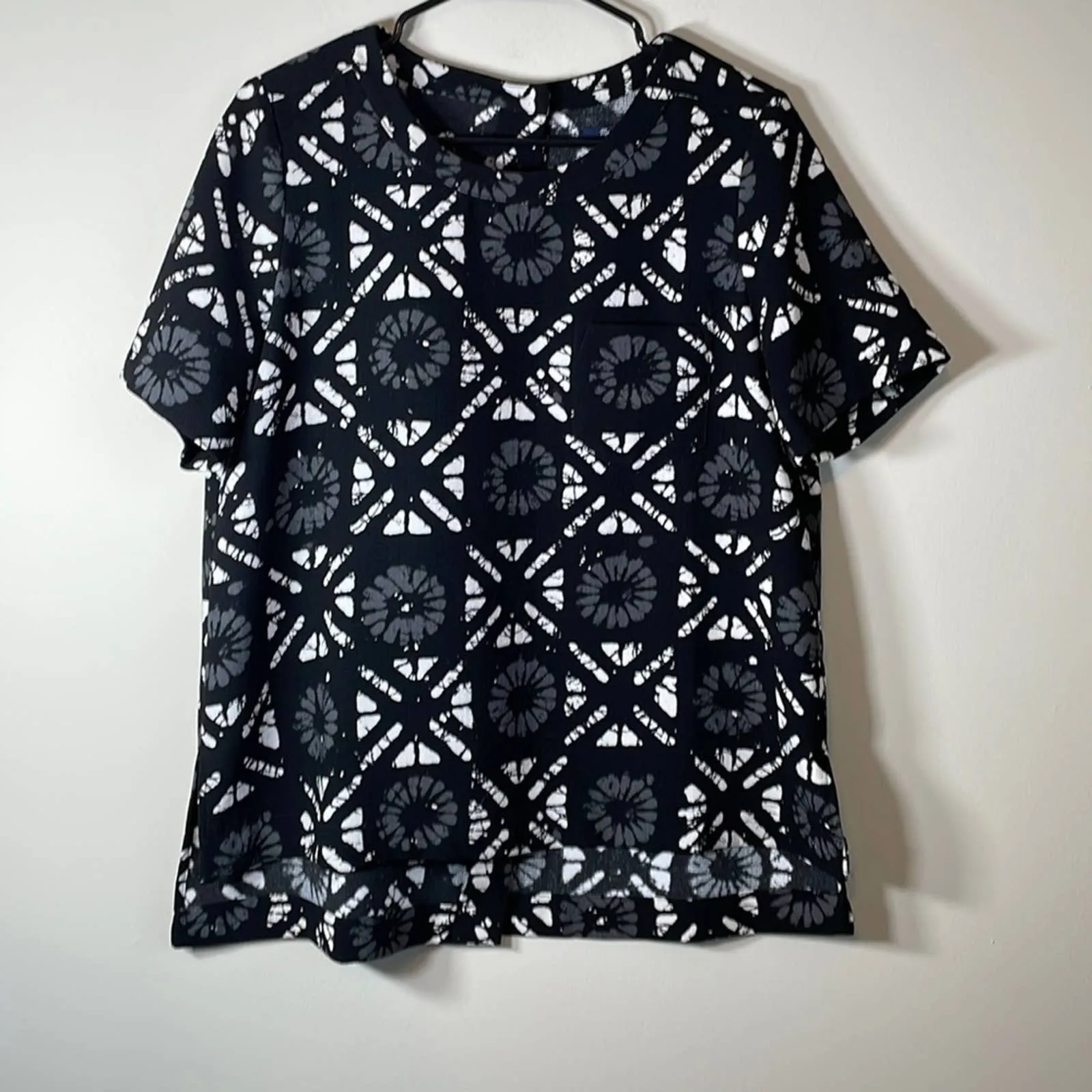 Madewell Industry Button-Back Short Sleeve Abstract Print Blouse in Batik Grid‎ - Image 3