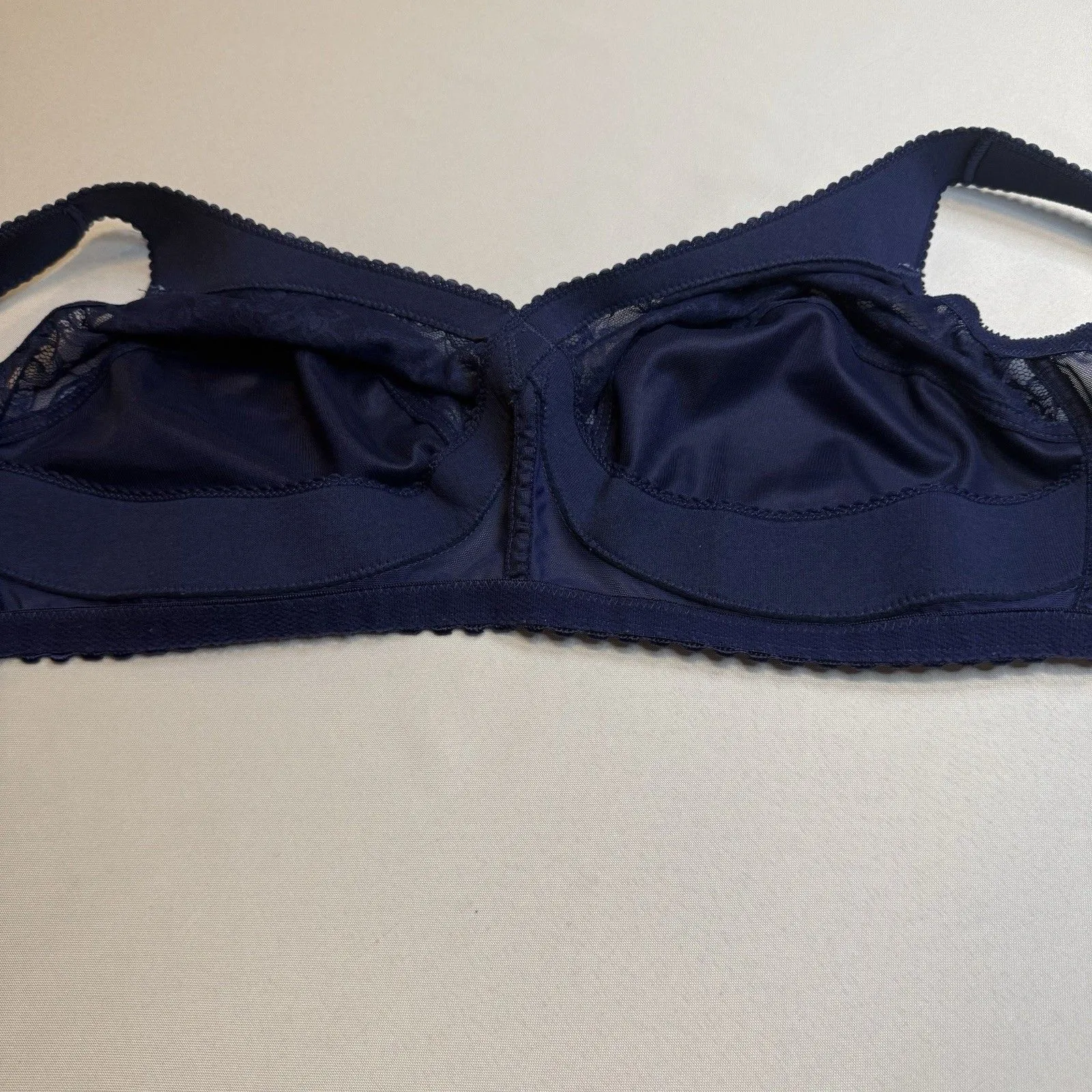 Glamorise Navy Magic Lift Support Wireless Back Bra Comfort Padded Straps 36J Size undefined - Image 3