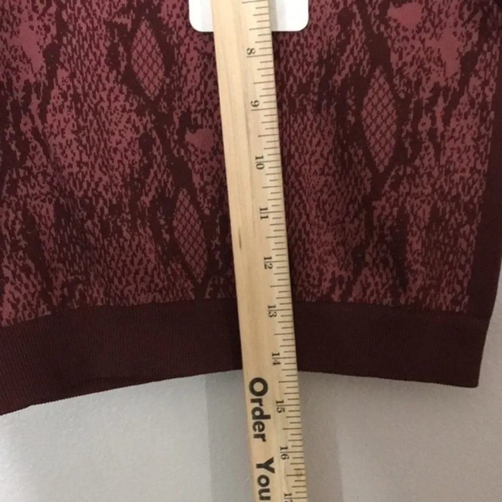 Fabletics Kamila Seamless Long-Sleeve athletic Top size medium - Image 10