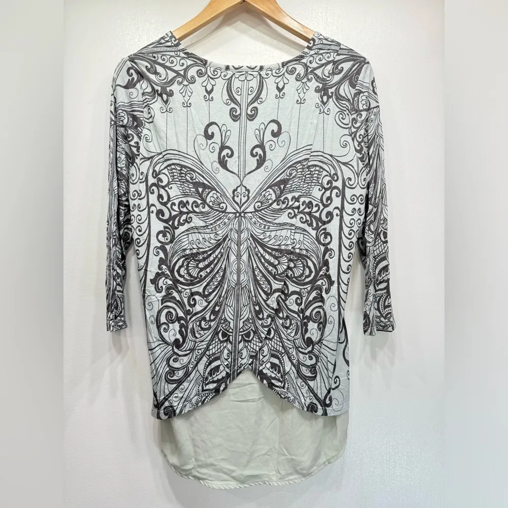 Rose + Olive Pale Sage Green & Black High Low 3/4 Sleeve Boho Top Medium - Image 3