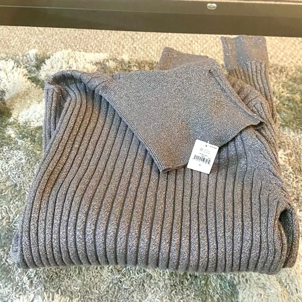 NEW GAP TURTLE NECK SILVER METALLIC SPARKLE PULLOVER SWEATER - Image 2