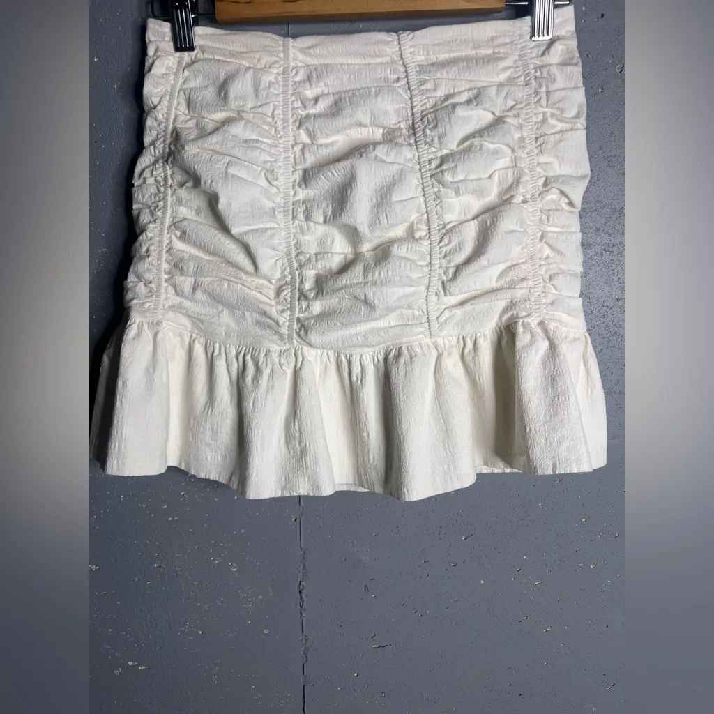 Zara ruched flutter mini skirt.  Size Medium - Image 3