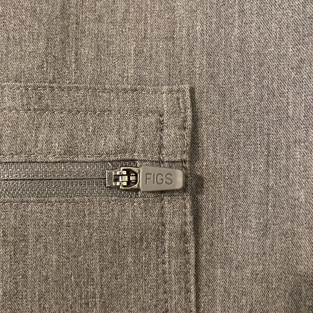 FIGS Technical Collection Scrubs size S BNWOT color gray inseam 29/30” - Image 3