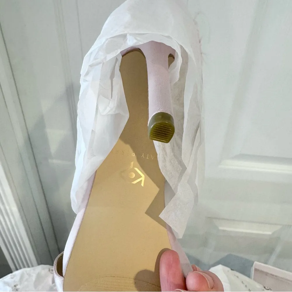 NIB KATY PERRY The Editor Satin Cashmere Pink Feather heels Sz 9 - Image 3