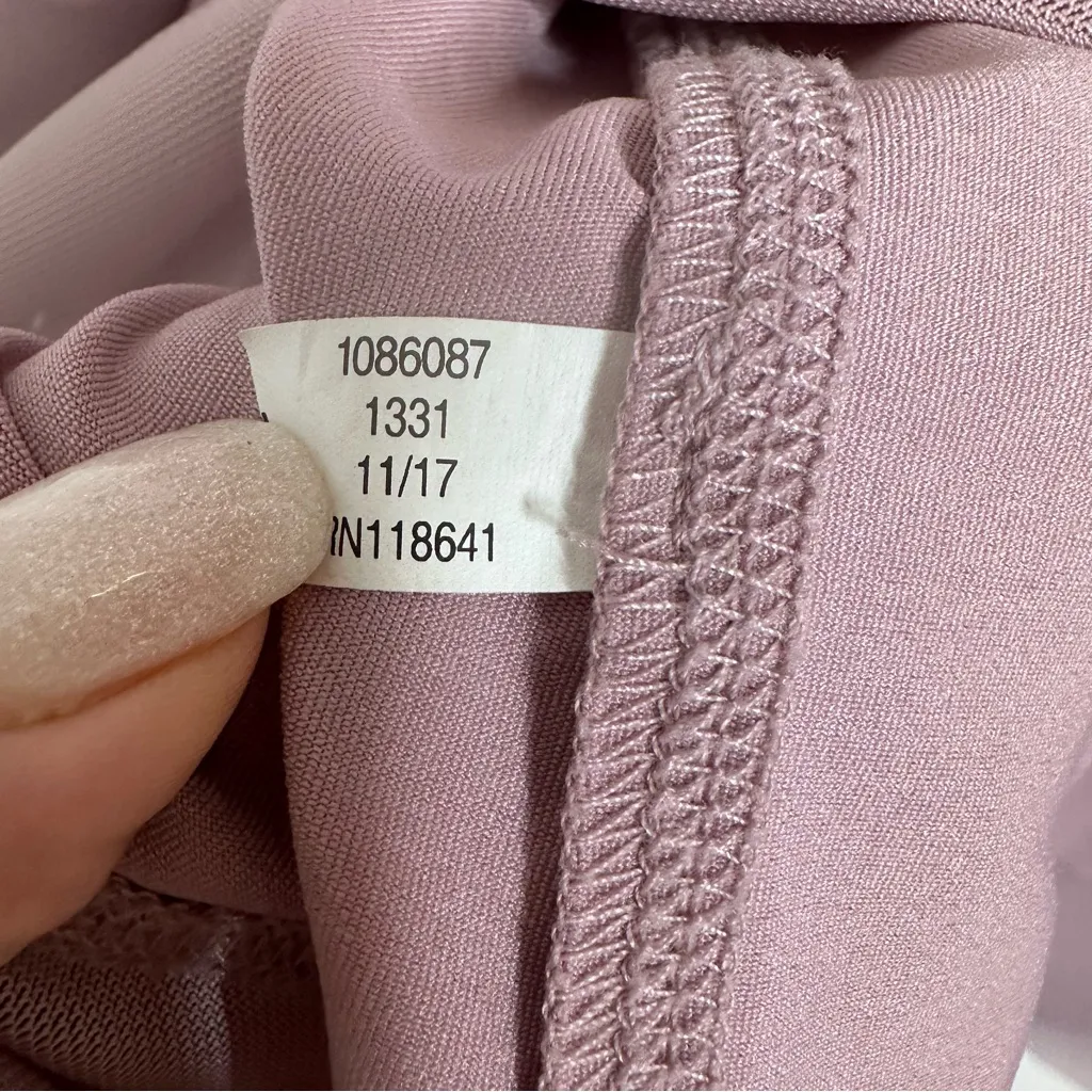 Women's V - Image 11