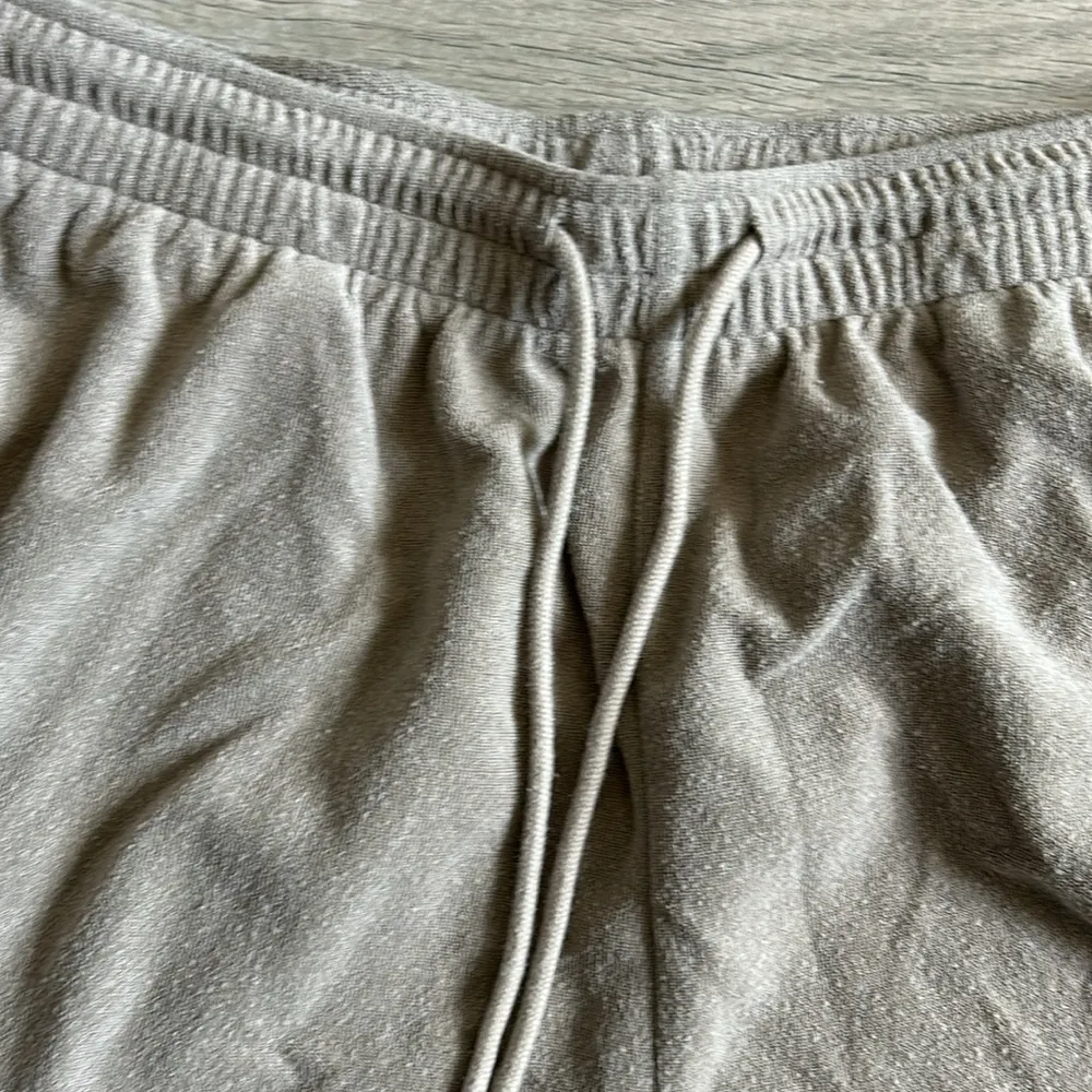 H&M lounge shorts - Image 2