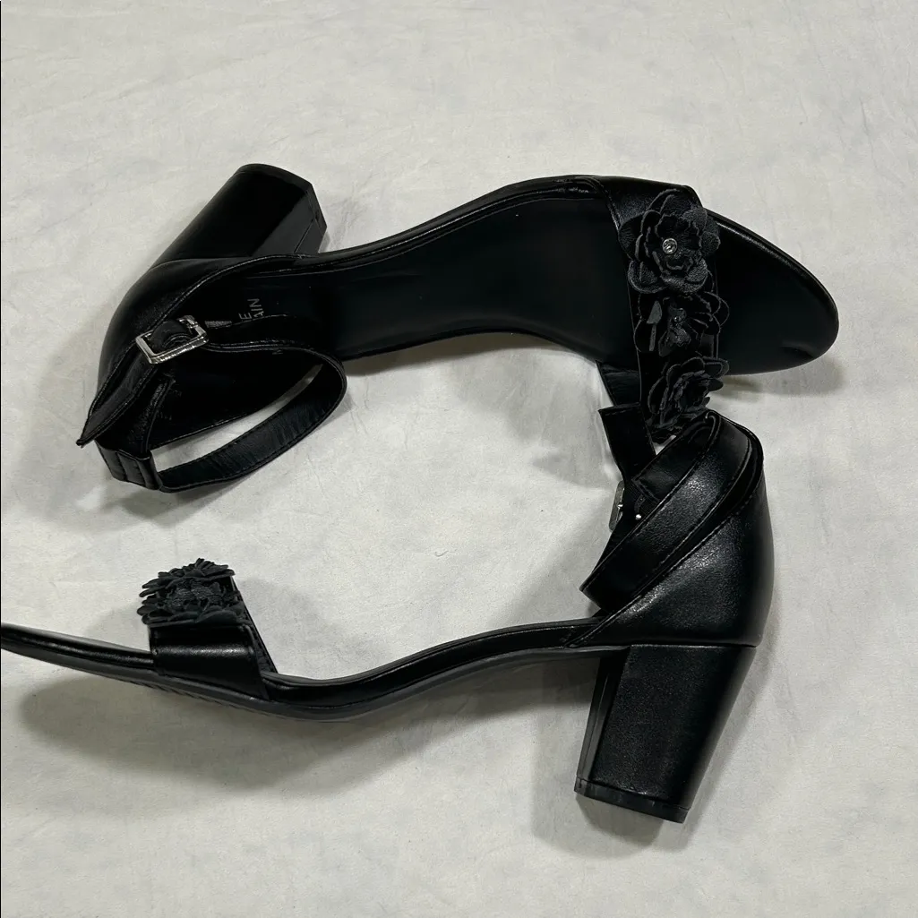 White Mountain Black Floral Heels - Image 6