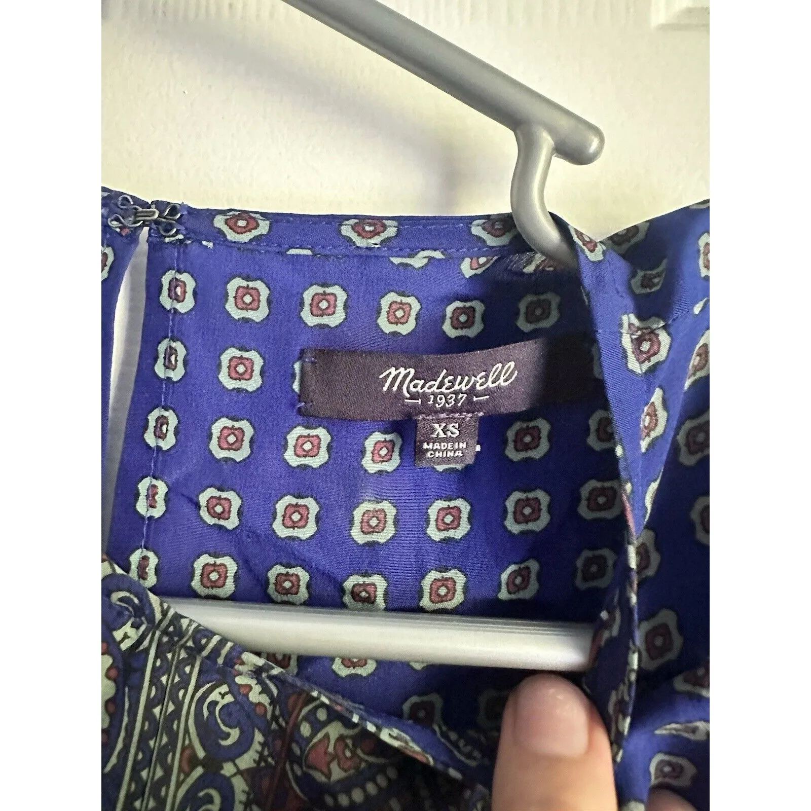Madewell Size XS 100% Silk Top Blue Geometric Paisley Short Sleeve Blouse - Image 4