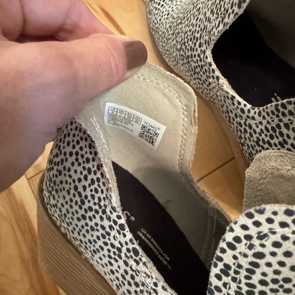 EEUC TOMS Marta Wedge Booties Dalmation Animal Print Suede Sz 9 Ortholite - Image 6