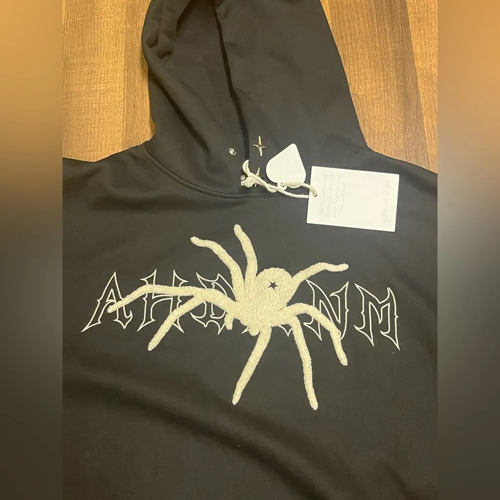 Elfric Eden
Oversized Black Spider Graphic Hoodie Size L - Image 6