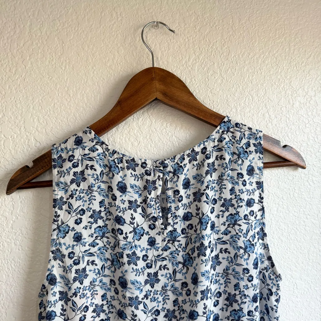 NEW 41 Hawthorn Womens Shirt Blouse Blue White Floral Sleeveless Size Small - Image 4