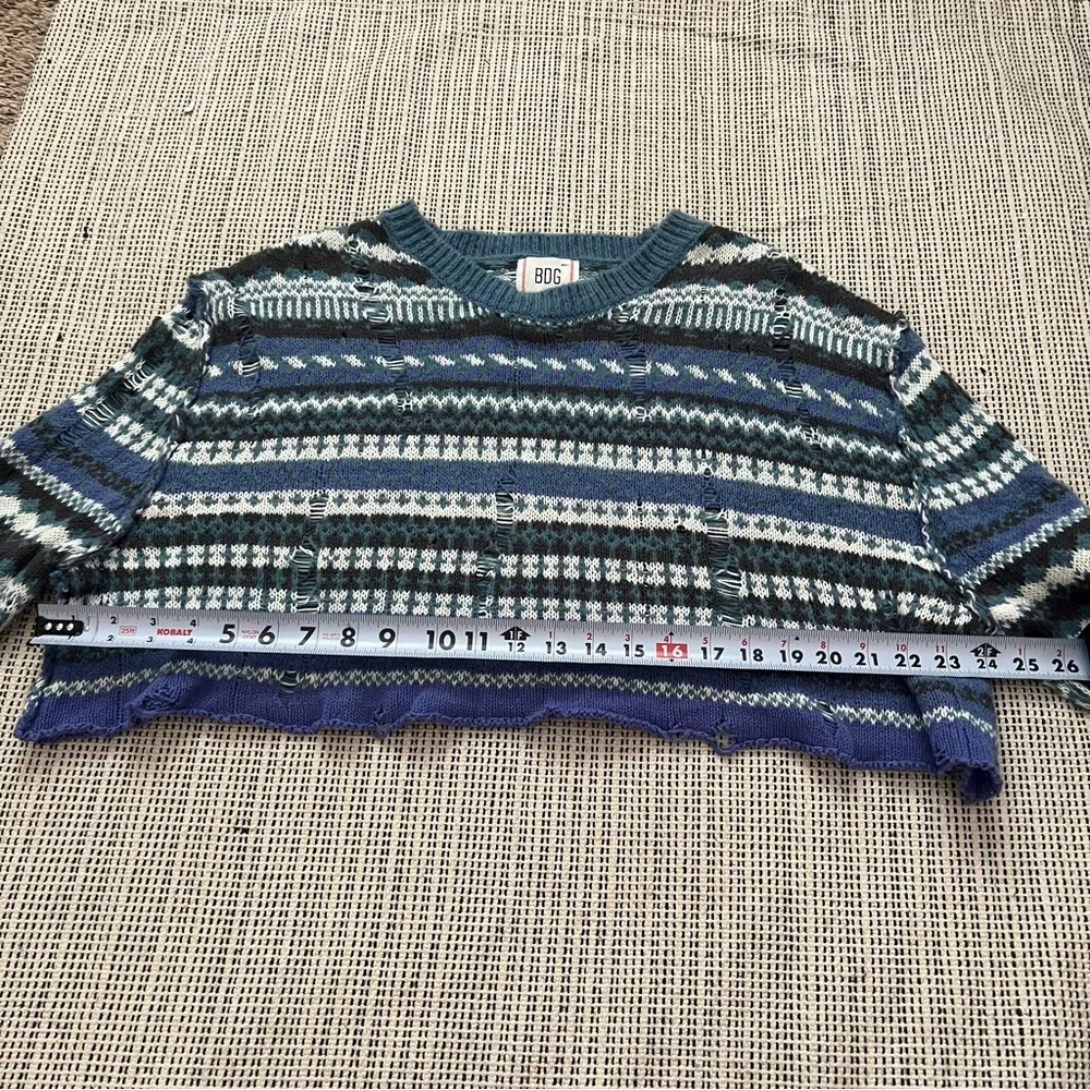 urban outfitters cropped boxy distressed fisherman style sweater - Image 5