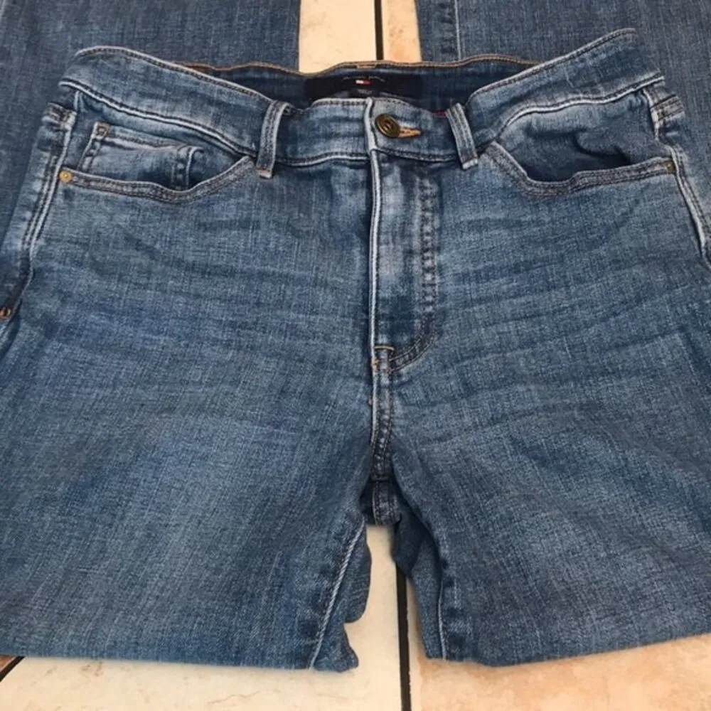 Tommy Hilfiger light wash high waisted denim jeans size 6 - Image 6