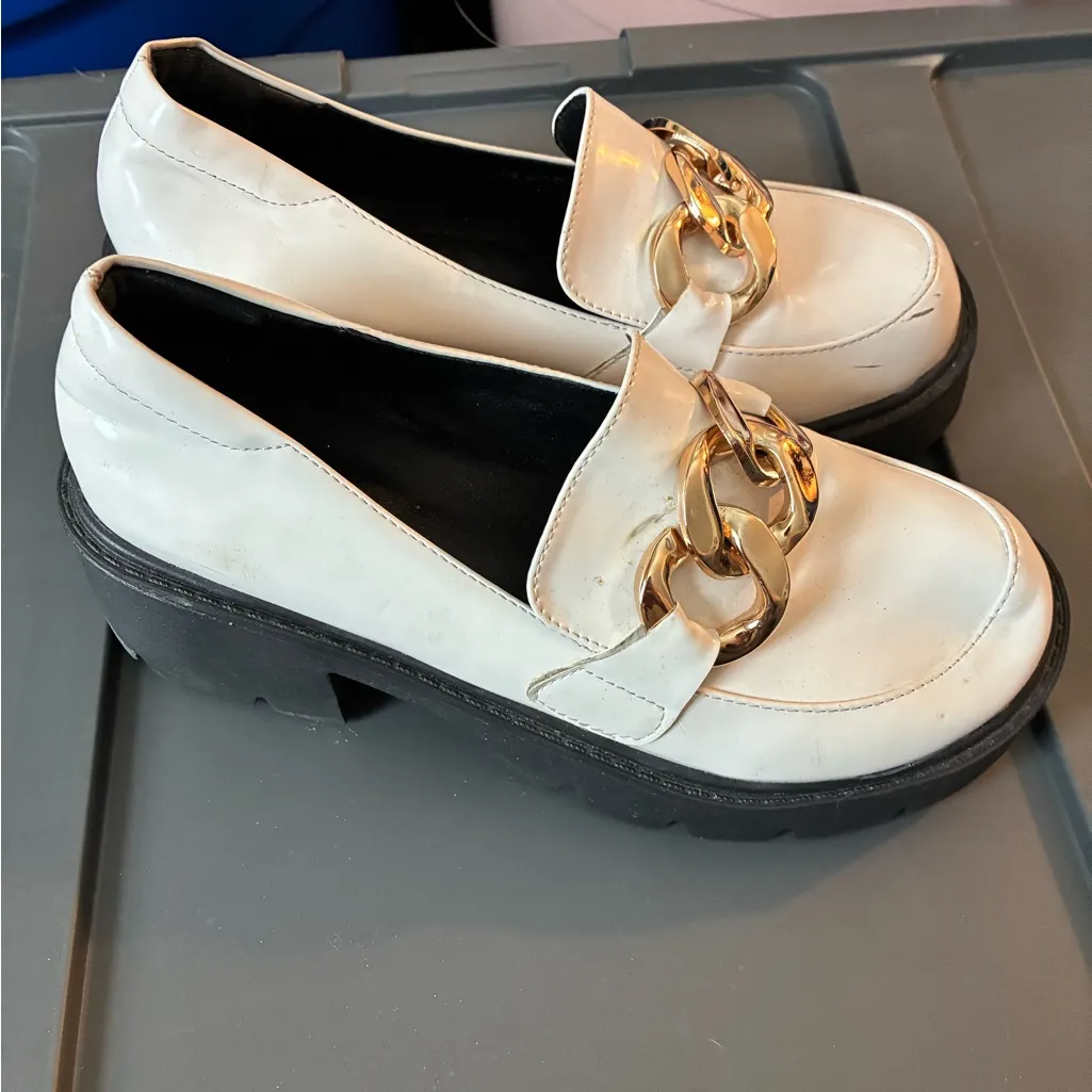 Elegant White Loafers with Gold Chain Accent Size 7 - Image 2