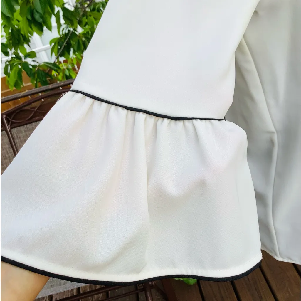 Pretty Calvin Klein blouse🌷 - Image 5