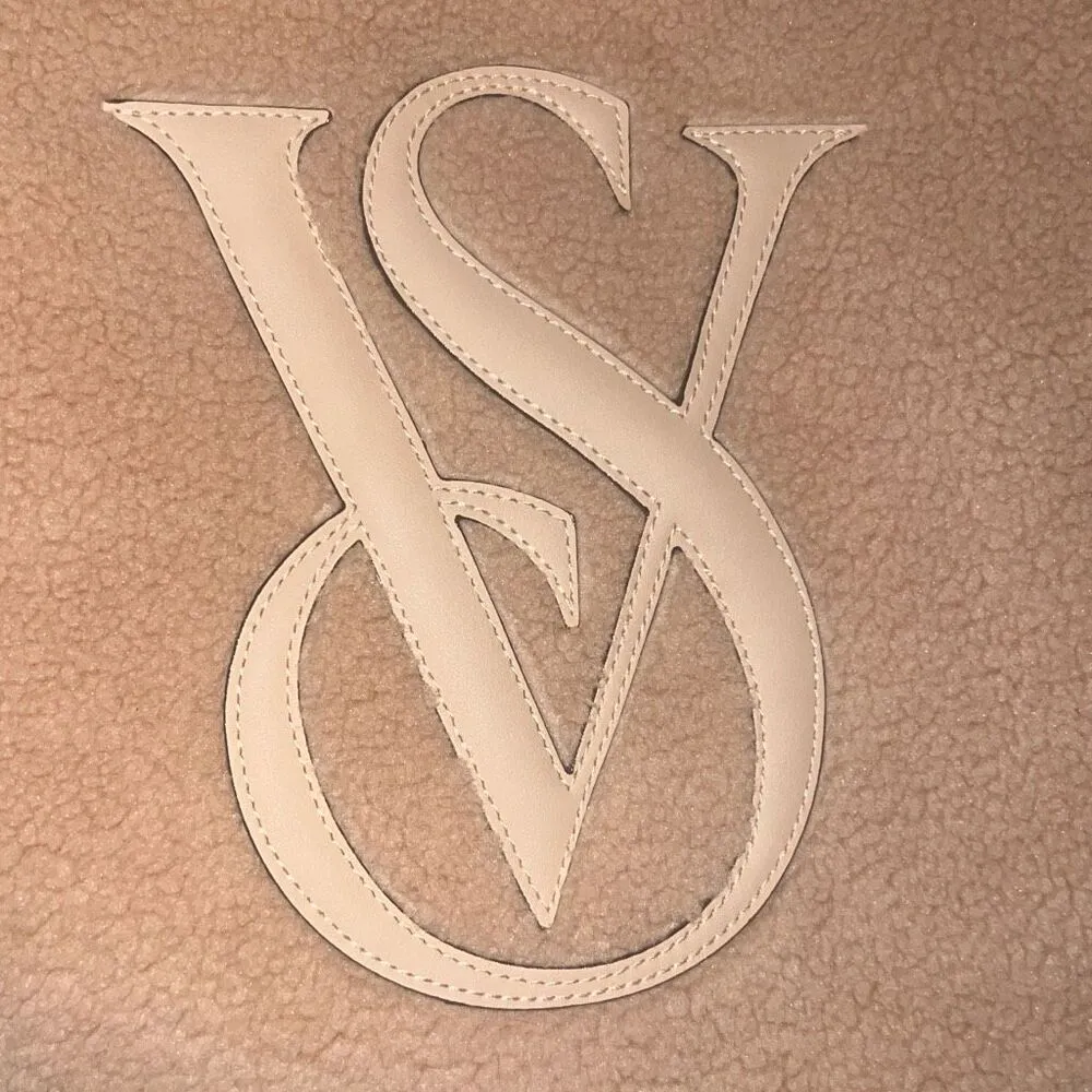 ✨VICTORIAS SECRET COZY PLUSH SHERPA TOTE BAG✨ - Image 10