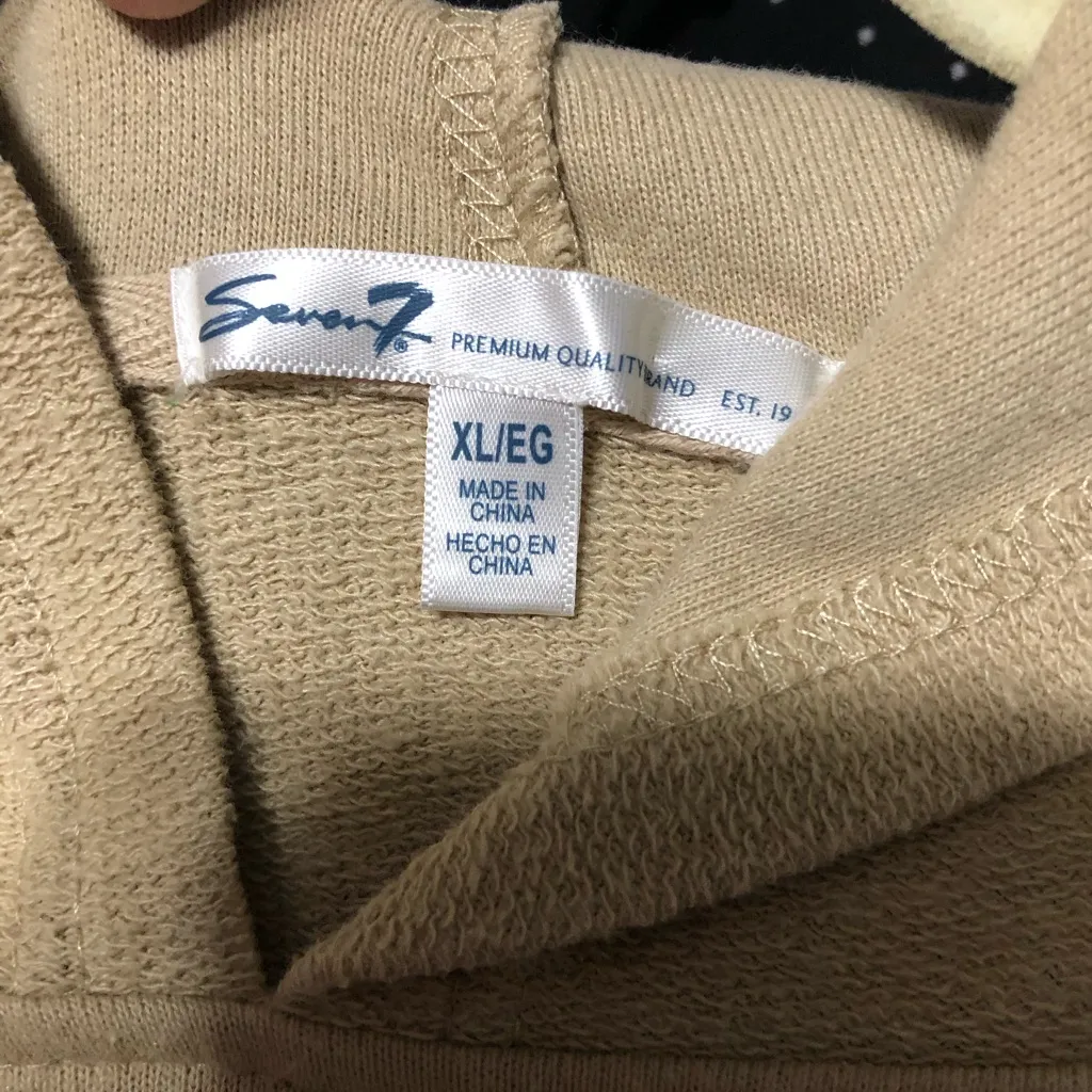 Seven7 tan color hoodie sweatshirt textured pocket and hood, women’s size XL - Image 8