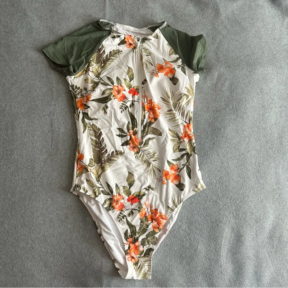 NWT CUPSHE One Piece Swimsuit Mock Neck Zipper Short Sleeve olive size M - Image 3