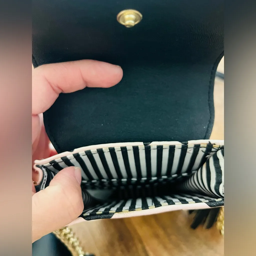 Betsey Johnson Xsmall cross body purse. - Image 6