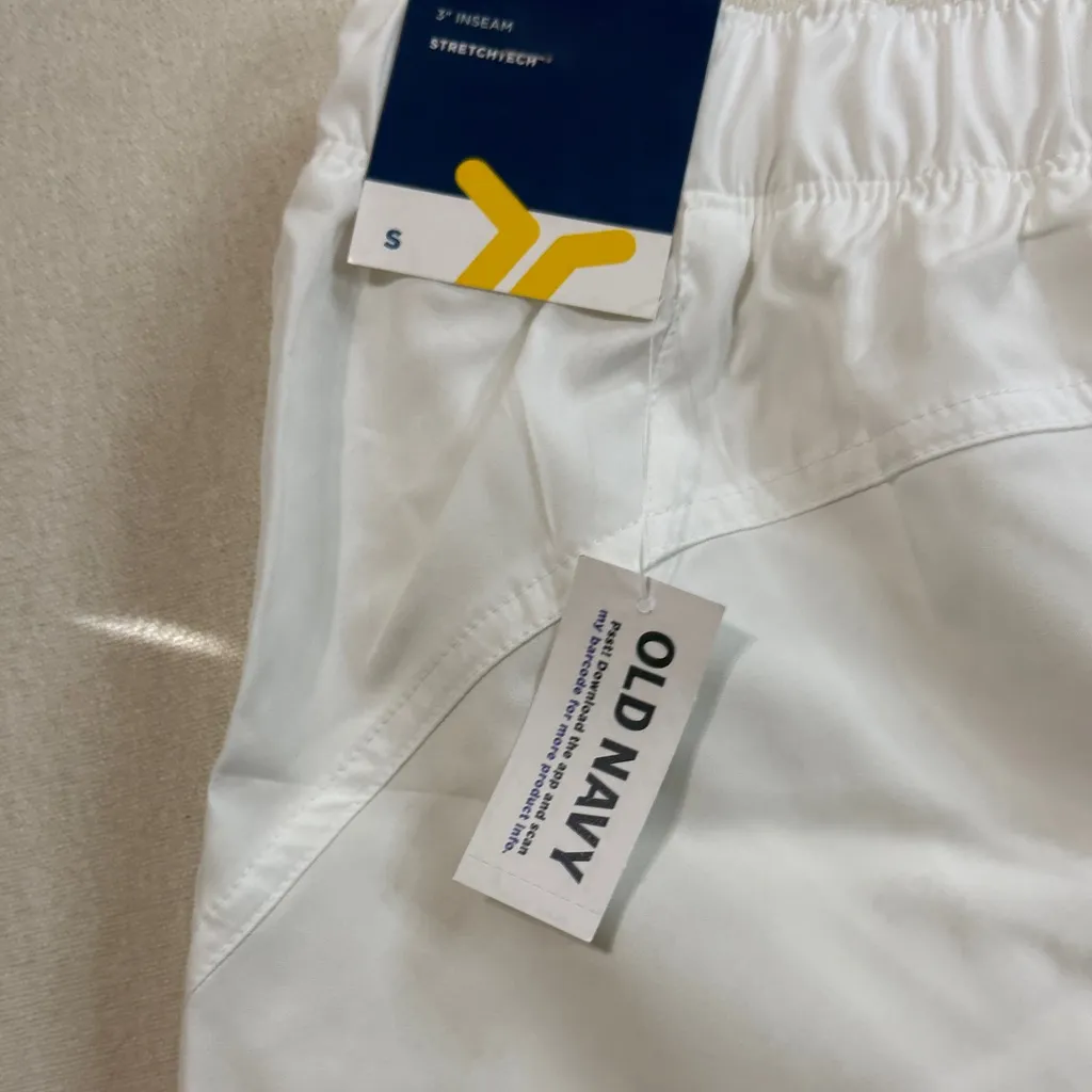 Old Navy Women's Athletic Shorts in Classic Black and White - Image 3